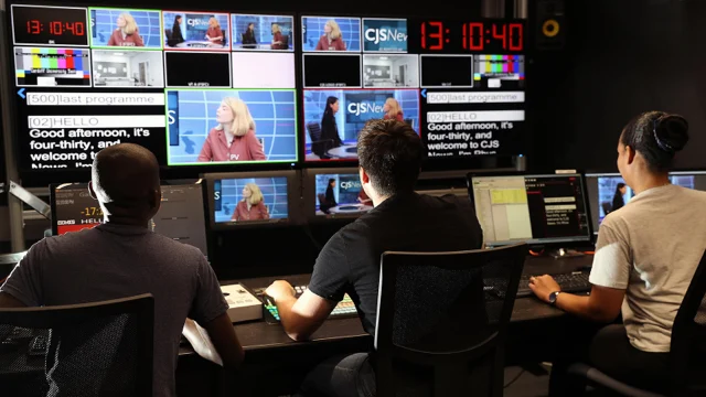 54814642-0-img-outstanding-care Students in a studio