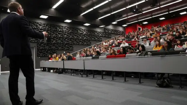 lecture-theatre-teaching Lecture theatre teaching